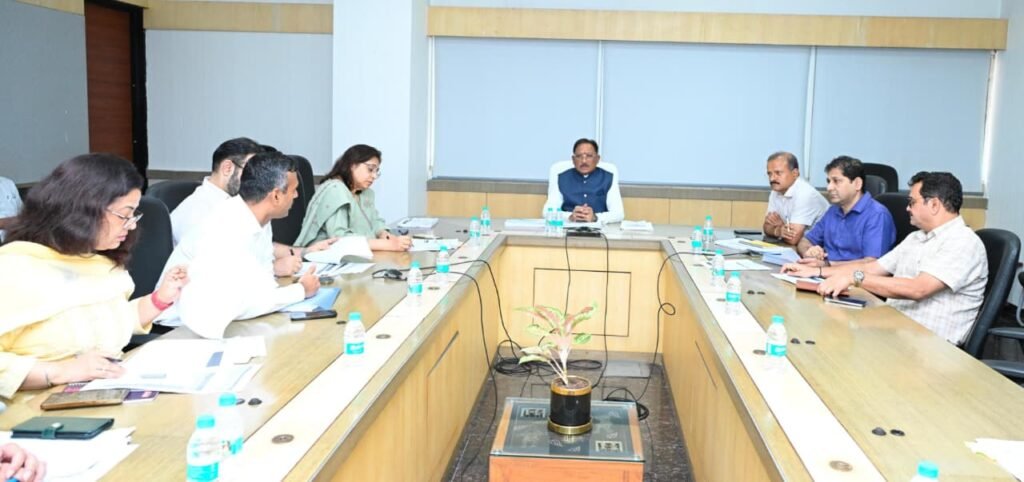 शासन की जनकल्याणकारी योजनाओं का करें समयबद्ध क्रियान्वयन , प्रत्येक पात्र व्यक्ति को मिले शासन की योजनाओं का लाभ : मुख्यमंत्री विष्णुदेव साय - राष्ट्रवाणी - Chhattisgarh समाचार