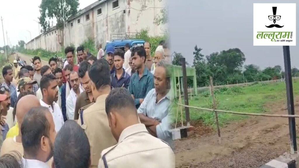 शव दफन पर बवाल : ग्रामीणों ने शमशान घाट का रास्ता किया बंद, हिंदू रीति-रिवाज से अंतिम संस्कार बनी सहमति - राष्ट्रवाणी - Chhattisgarh समाचार शव दफन पर बवाल : ग्रामीणों ने शमशान घाट का रास्ता किया बंद, हिंदू रीति-रिवाज से अंतिम संस्कार बनी सहमति - राष्ट्रवाणी - Chhattisgarh समाचार