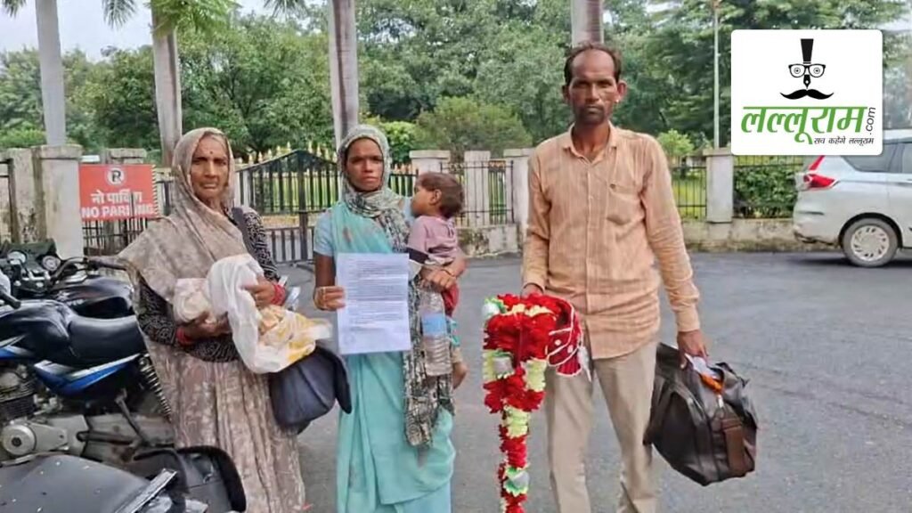 शादी के 3 दिन बाद अचानक गायब हो गई दुल्हन, वापस लेने पहुंचा दूल्हा तो करने लगे पैसों की डिमांड, पीड़ित पक्ष ने सप से लगाई मदद की गुहार - राष्ट्रवाणी - Chhattisgarh समाचार शादी के 3 दिन बाद अचानक गायब हो गई दुल्हन, वापस लेने पहुंचा दूल्हा तो करने लगे पैसों की डिमांड, पीड़ित पक्ष ने सप से लगाई मदद की गुहार - राष्ट्रवाणी - Chhattisgarh समाचार