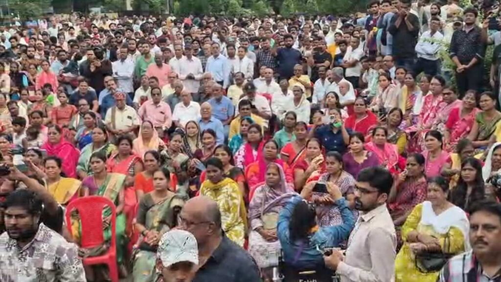 टाउनशिप में आवास खाली कराने के नोटिस के खिलाफ युवा कांग्रेस का प्रदर्शन, देवेंद्र यादव बोले – भिलाई की बसावट खत्म करना चाहता है बसप प्रबंधन, जारी रहेगा आंदोलन - राष्ट्रवाणी - Chhattisgarh समाचार टाउनशिप में आवास खाली कराने के नोटिस के खिलाफ युवा कांग्रेस का प्रदर्शन, देवेंद्र यादव बोले – भिलाई की बसावट खत्म करना चाहता है बसप प्रबंधन, जारी रहेगा आंदोलन - राष्ट्रवाणी - Chhattisgarh समाचार