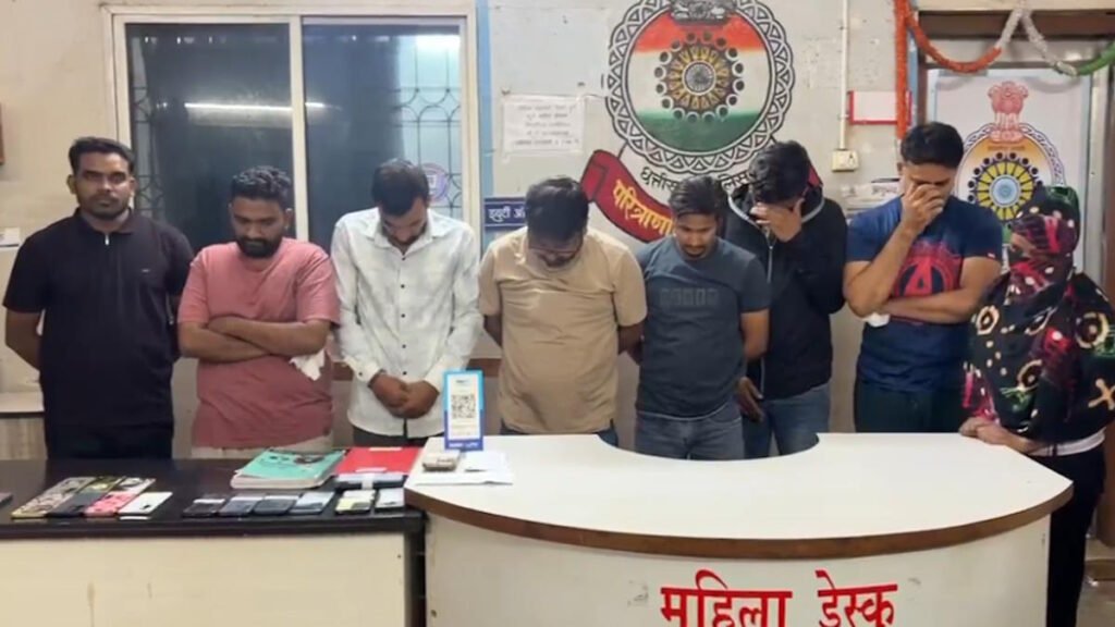 स्पॉ सेंटर की आड़ में देह व्यापार, मैनेजर तनय सोनी और महिला दलाल हेमा सिंह के साथ 9 आरोपी गिरफ्तार… - राष्ट्रवाणी - Chhattisgarh समाचार
