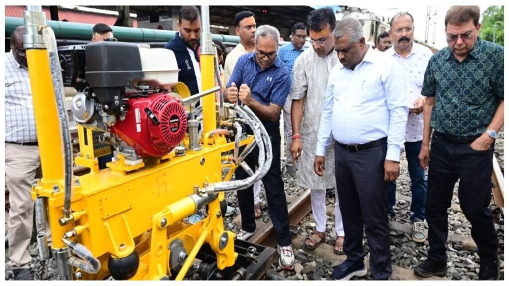 रेलवे का बड़ा कदम! सेकर जोन को मिली अत्याधुनिक हाइड्रोलिक टैम्पिंग मशीन, सुरक्षित और सुचारु होगा सफर - राष्ट्रवाणी - Chhattisgarh समाचार रेलवे का बड़ा कदम! सेकर जोन को मिली अत्याधुनिक हाइड्रोलिक टैम्पिंग मशीन, सुरक्षित और सुचारु होगा सफर - राष्ट्रवाणी - Chhattisgarh समाचार