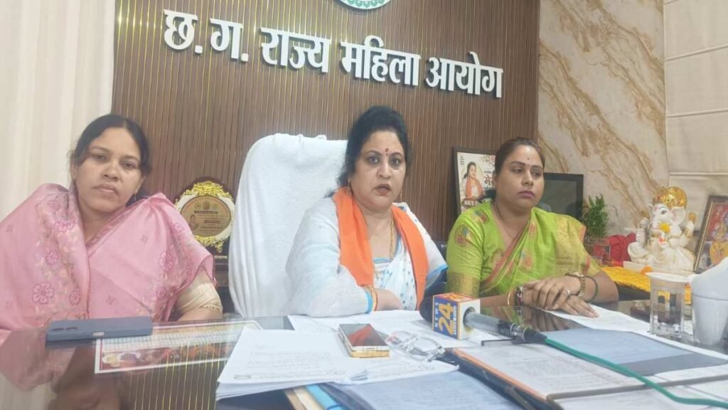 महिला आयोग की सुनवाई में बड़ा मामला : 13 नर्सों ने एजेंसी पर लगाया आधी सैलरी हड़पने का आरोप, प्राथमिकी (एफआईआर) कराने के निर्देश - Chhattisgarh समाचार महिला आयोग की सुनवाई में बड़ा मामला : 13 नर्सों ने एजेंसी पर लगाया आधी सैलरी हड़पने का आरोप, प्राथमिकी (एफआईआर) कराने के निर्देश - Chhattisgarh समाचार