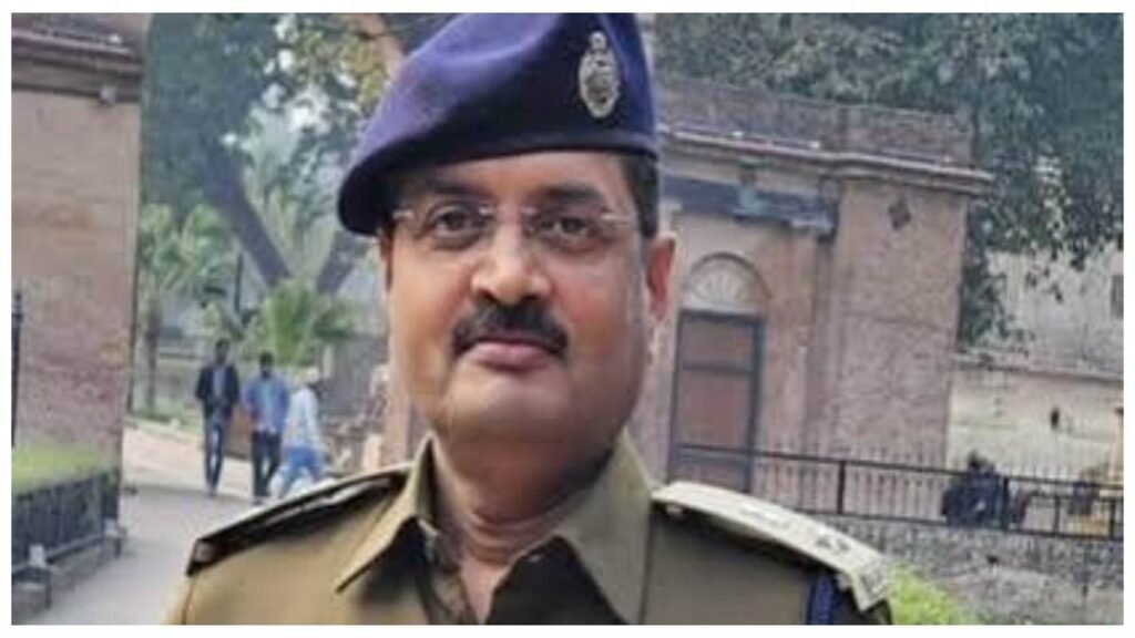 खाकी का रिपोर्ट कार्ड, उत्कृष्ट कार्य पर टीआई सम्मानित, ढिलाई पर मिली चेतावनी: बिलासपुर एसएसपी रजनेश सिंह का सख्त रुख - राष्ट्रवाणी - Chhattisgarh समाचार