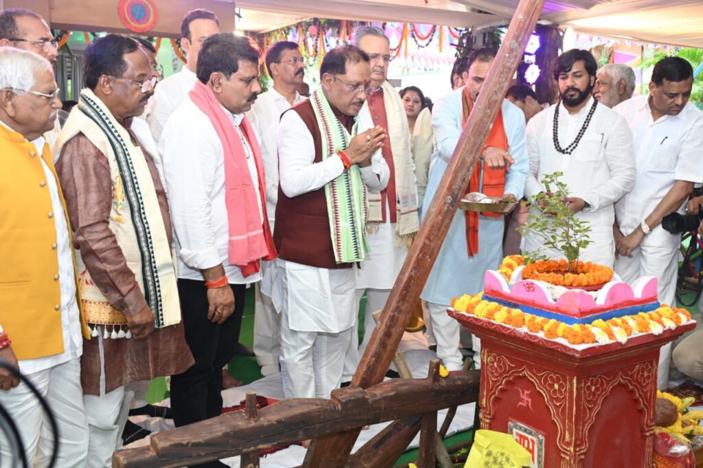 विधानसभा अध्यक्ष डॉ. रमन सिंह और उप मुख्यमंत्री अरुण साव ने 25वीं छत्तीसगढ़ स्टेट जूनियर रैंकिंग बैडमिंटन टूर्नामेंट का किया शुभारंभ - राष्ट्रवाणी - Chhattisgarh समाचार