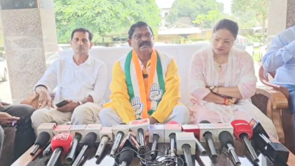 आदिवासी दिवस पर आयोजन से दूरी पर कांग्रेस ने भाजपा को घेरा, कहा- आदिवासी समाज गुस्से में, सरकार बना सकते हैं तो हटा भी सकते हैं… - राष्ट्रवाणी - Chhattisgarh समाचार आदिवासी दिवस पर आयोजन से दूरी पर कांग्रेस ने भाजपा को घेरा, कहा- आदिवासी समाज गुस्से में, सरकार बना सकते हैं तो हटा भी सकते हैं… - राष्ट्रवाणी - Chhattisgarh समाचार