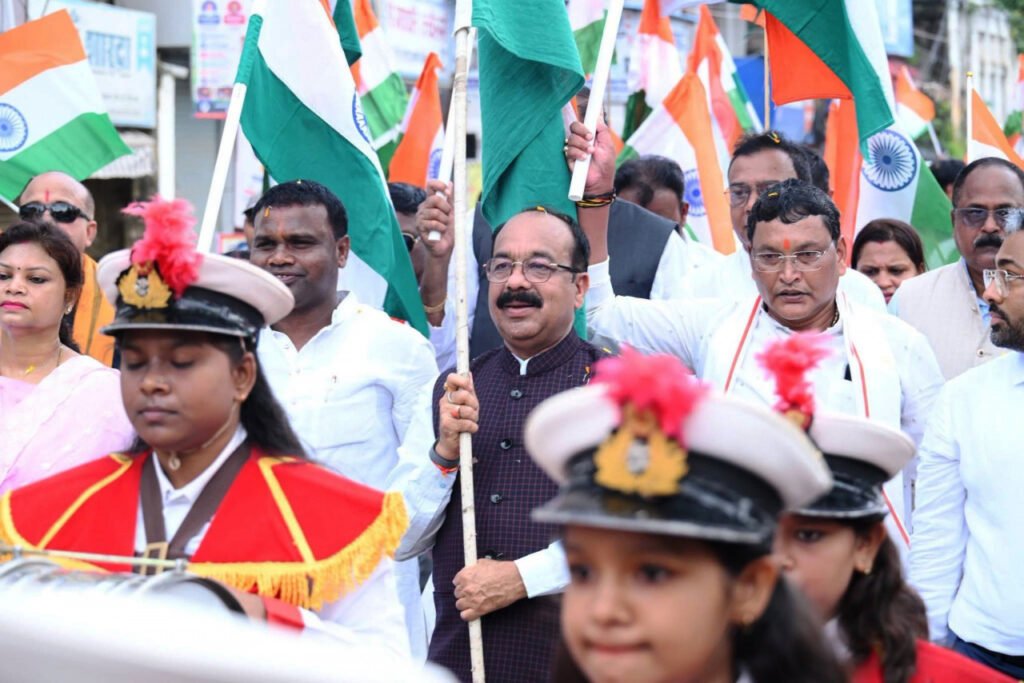 देशभक्ति से ओतप्रोत अप्रतिम उत्साह के साथ निकली तिरंगा यात्रा, उप मुख्यमंत्री अरुण साव हुए शामिल - राष्ट्रवाणी - Chhattisgarh समाचार