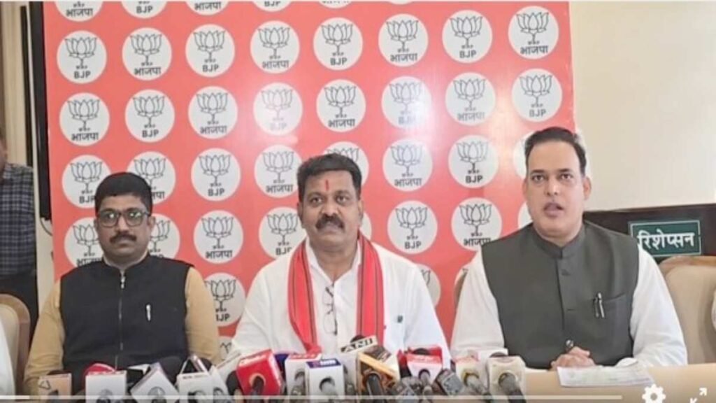 बस्तर में 12 से 15 अगस्त तक तिरंगा यात्रा : डिप्टी सीएम विजय शर्मा बोले- जहां कभी नक्सलियों का खौफ था, वहां अब लहराएगा तिरंगा - राष्ट्रवाणी - Chhattisgarh समाचार बस्तर में 12 से 15 अगस्त तक तिरंगा यात्रा : डिप्टी सीएम विजय शर्मा बोले- जहां कभी नक्सलियों का खौफ था, वहां अब लहराएगा तिरंगा - राष्ट्रवाणी - Chhattisgarh समाचार