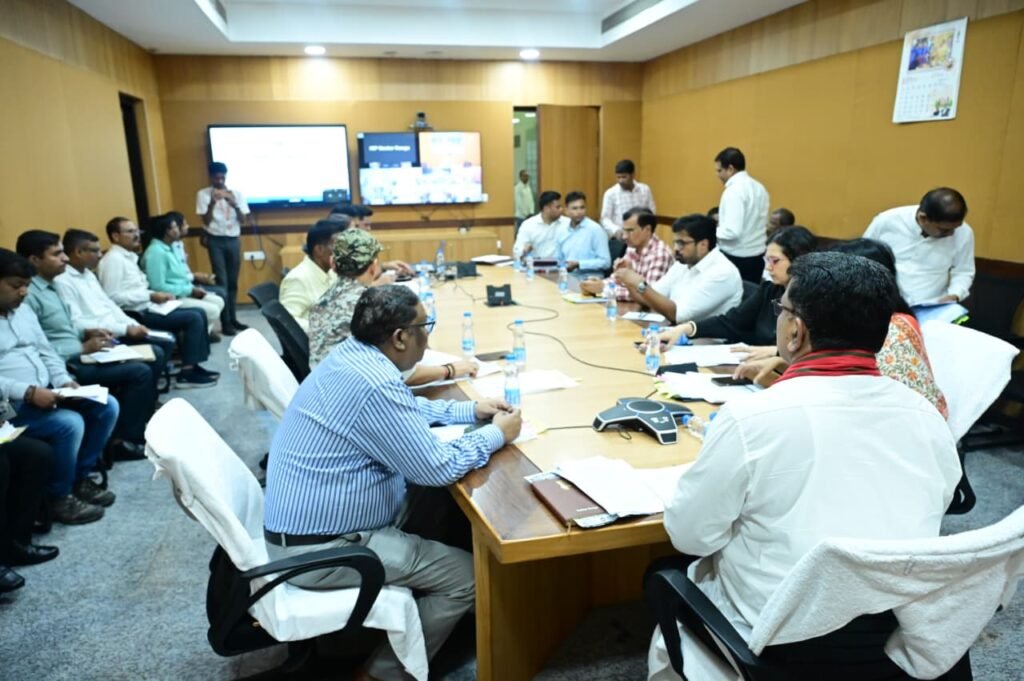 उप मुख्यमंत्री विजय शर्मा ने पुनर्वास एवं नक्सल प्रभावित परिवारों के लिए संचालित योजनाओं की समीक्षा की - राष्ट्रवाणी - Chhattisgarh समाचार