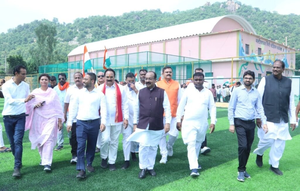 उप मुख्यमंत्री अरुण साव ने बहुउद्देशीय मिनी स्टेडियम और इनडोर हॉल का किया लोकार्पण - राष्ट्रवाणी - Chhattisgarh समाचार