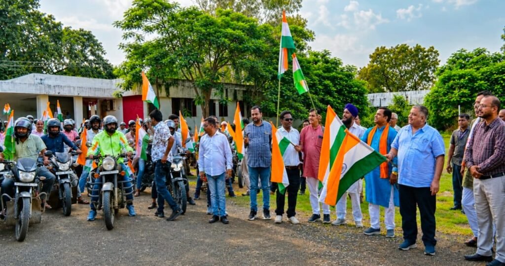 हर घर तिरंगा‘ अभियान के तहत प्रभारी मंत्री राजेश अग्रवाल ने हरी झंडी दिखाकर तिरंगा बाइक रैली को किया रवाना - राष्ट्रवाणी - Chhattisgarh समाचार हर घर तिरंगा‘ अभियान के तहत प्रभारी मंत्री राजेश अग्रवाल ने हरी झंडी दिखाकर तिरंगा बाइक रैली को किया रवाना - राष्ट्रवाणी - Chhattisgarh समाचार