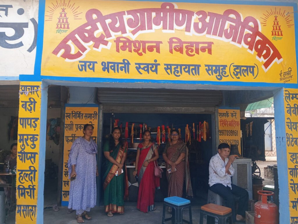 सीईओ अनुपमा आनंद ने झलप में पीएम सूर्य घर योजना और बिहान समूह की आजीविका गतिविधियों का किया निरीक्षण - राष्ट्रवाणी - Chhattisgarh समाचार सीईओ अनुपमा आनंद ने झलप में पीएम सूर्य घर योजना और बिहान समूह की आजीविका गतिविधियों का किया निरीक्षण - राष्ट्रवाणी - Chhattisgarh समाचार