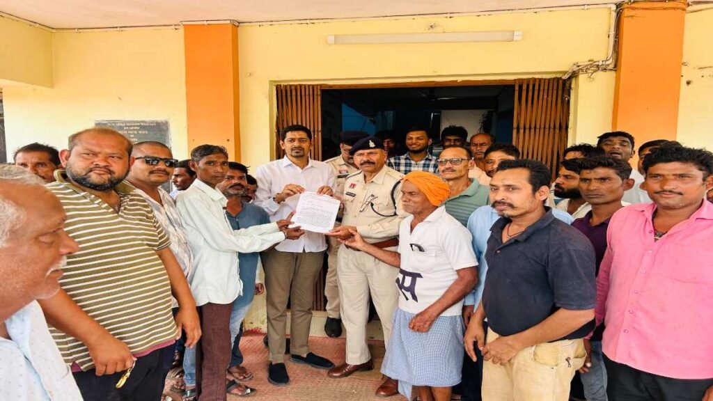 54 एकड़ सार्वजनिक भूमि को उद्योग विभाग को सौंपने का विरोध, आवंटन रद्द नहीं होने पर अनिश्चितकालीन चक्काजाम की चेतावनी - राष्ट्रवाणी - Chhattisgarh समाचार 54 एकड़ सार्वजनिक भूमि को उद्योग विभाग को सौंपने का विरोध, आवंटन रद्द नहीं होने पर अनिश्चितकालीन चक्काजाम की चेतावनी - राष्ट्रवाणी - Chhattisgarh समाचार