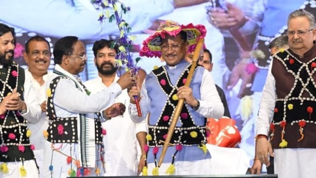 हरेली तिहार के रंग में रंगा मुख्यमंत्री निवास, पिंक ऑटो से पारंपरिक वेशभूषा में पहुंचे मुख्यमंत्री साय, कहा- परंपराओं को नई पीढ़ी तक पहुंचाना भी हमारी जिम्मेदारी - राष्ट्रवाणी - Chhattisgarh समाचार