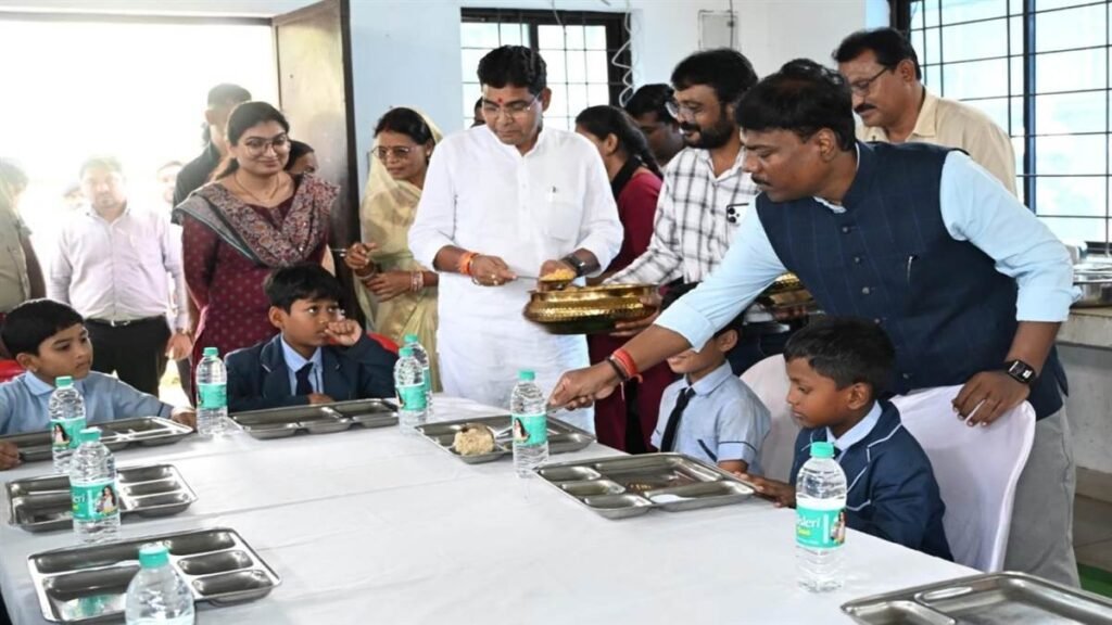 छत्तीसगढ़ में यहां शुरू हुई नाश्ता योजना: स्कूली बच्चों को पोहा-फलीदाना, उपमा, दलिया, चना, खड़ा मूंग और मूंगफली का वितरण – राष्ट्रवाणी छत्तीसगढ़ में यहां शुरू हुई नाश्ता योजना: स्कूली बच्चों को पोहा-फलीदाना, उपमा, दलिया, चना, खड़ा मूंग और मूंगफली का वितरण – राष्ट्रवाणी