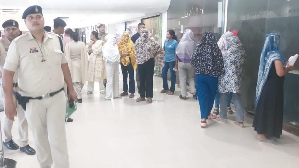 बिजली-पानी बंद करने के बाद भी सूर्या माल में चल रहा था स्पा सेंटर, रेड में मिली युवतियां से भराया बाउंड ओवर – राष्ट्रवाणी
