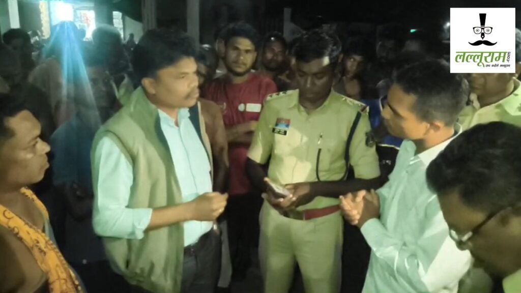 CG News : गांव के नजदीक भालू के छोड़े जाने को लेकर बवाल, ग्रामीणों ने वन विभाग के खिलाफ खोला मोर्चा – राष्ट्रवाणी CG News : गांव के नजदीक भालू के छोड़े जाने को लेकर बवाल, ग्रामीणों ने वन विभाग के खिलाफ खोला मोर्चा – राष्ट्रवाणी