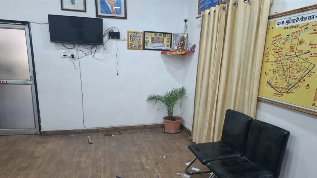 रायपुर के गुढियारी में डीजे पर विवाद, तोड़ा गया थाने का टीवी, भाजयुमो नेता पर दबंगई का आरोप – राष्ट्रवाणी रायपुर के गुढियारी में डीजे पर विवाद, तोड़ा गया थाने का टीवी, भाजयुमो नेता पर दबंगई का आरोप – राष्ट्रवाणी