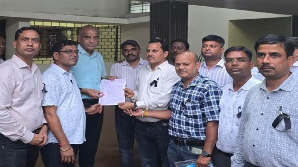 छत्तीसगढ़ में पुरानी पेंशन स्कीम के लिए बिजली कंपनी के 12 संगठन एकजुट, पांच अक्टूबर को रायपुर में करेंगे बड़ा प्रदर्शन – राष्ट्रवाणी