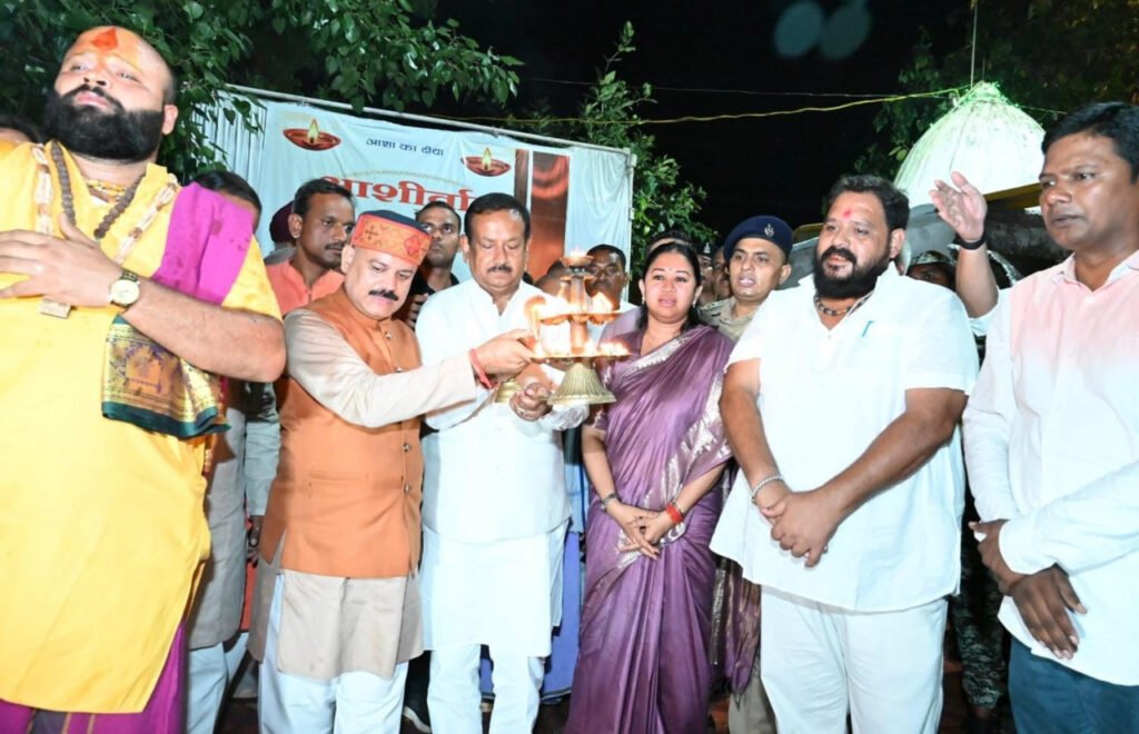 10 हजार दीपों से जगमगाया खाड़ाबांध, ‘सेवा संकल्प अभियान’ का भव्य शुभारंभ—जानें पूरा मामला – राष्ट्रवाणी