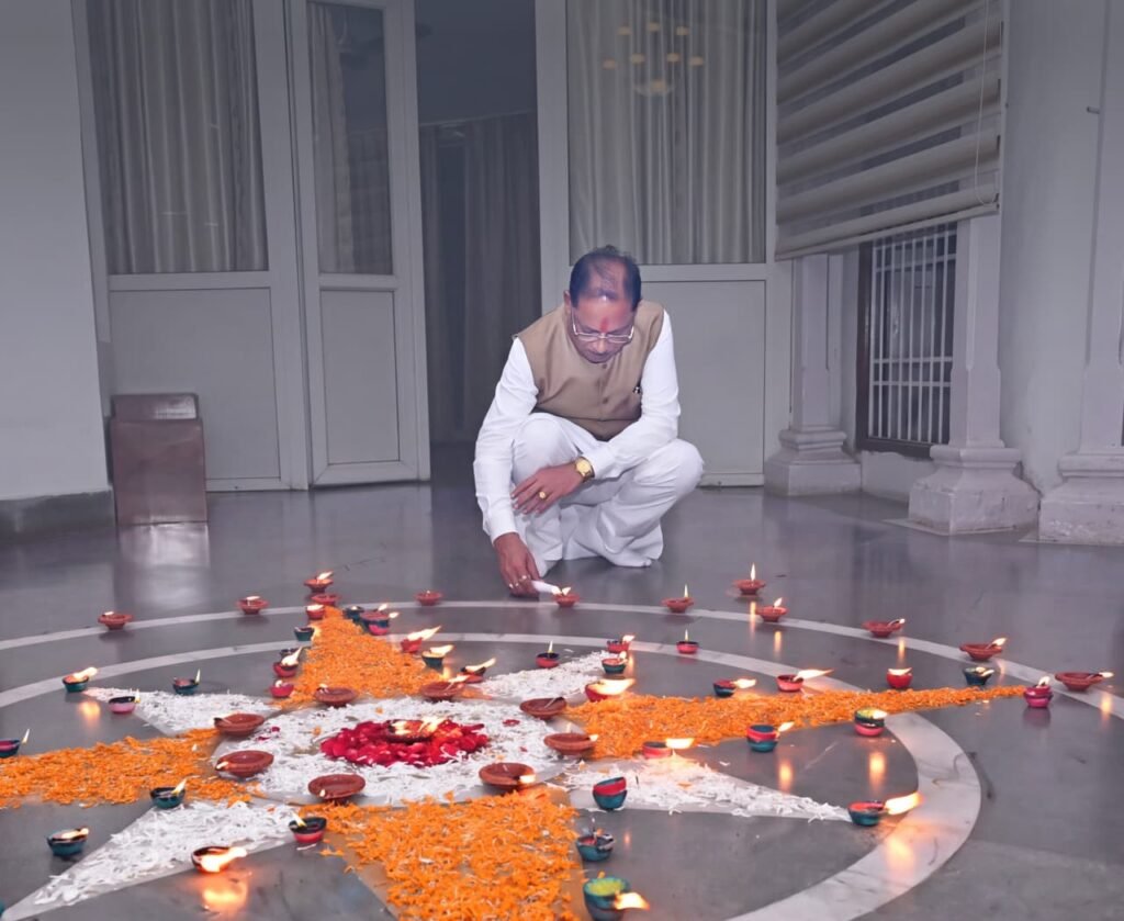 प्रधानमंत्री नरेंद्र मोदी के जन्मदिवस पर मुख्यमंत्री विष्णु देव साय ने अपने निवास पर जलाया ‘आशीर्वाद का दीया’ – राष्ट्रवाणी प्रधानमंत्री नरेंद्र मोदी के जन्मदिवस पर मुख्यमंत्री विष्णु देव साय ने अपने निवास पर जलाया ‘आशीर्वाद का दीया’ – राष्ट्रवाणी