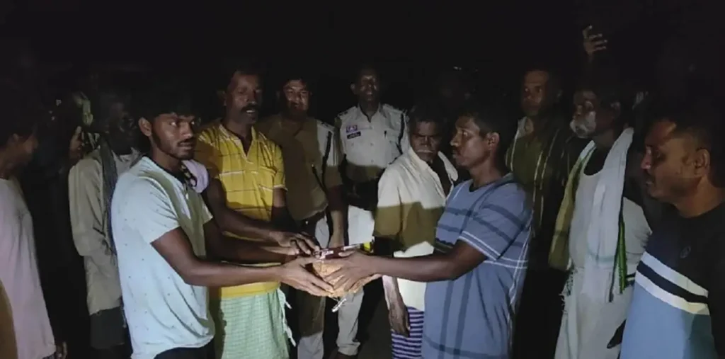 छत्तीसगढ़ में मतांतरित महिला के शव दफनाने पर 24 घंटे चले विवाद का घर वापसी के बाद निकला समाधान – राष्ट्रवाणी छत्तीसगढ़ में मतांतरित महिला के शव दफनाने पर 24 घंटे चले विवाद का घर वापसी के बाद निकला समाधान – राष्ट्रवाणी
