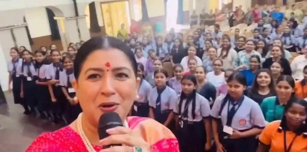 गुजराती स्कूल में विवादित कार्यक्रम! काजल हिंदुस्तानी ने लगवाए आपत्तिजनक नारे… बुर्केवाली… हुसैनी सेना ने दर्ज कराई शिकायत – राष्ट्रवाणी गुजराती स्कूल में विवादित कार्यक्रम! काजल हिंदुस्तानी ने लगवाए आपत्तिजनक नारे… बुर्केवाली… हुसैनी सेना ने दर्ज कराई शिकायत – राष्ट्रवाणी