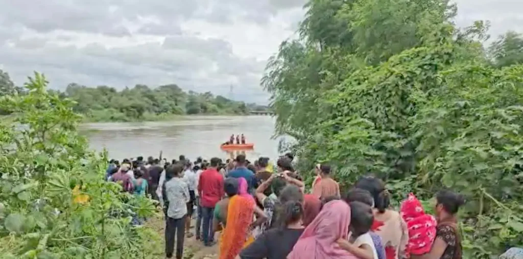 अरपा नदी में बहे दो बच्चे, तलाश में जुटी SDRF की टीम, गोताखोरों के देर से पहुंचने पर लोगों ने जताई नाराजगी – राष्ट्रवाणी अरपा नदी में बहे दो बच्चे, तलाश में जुटी SDRF की टीम, गोताखोरों के देर से पहुंचने पर लोगों ने जताई नाराजगी – राष्ट्रवाणी