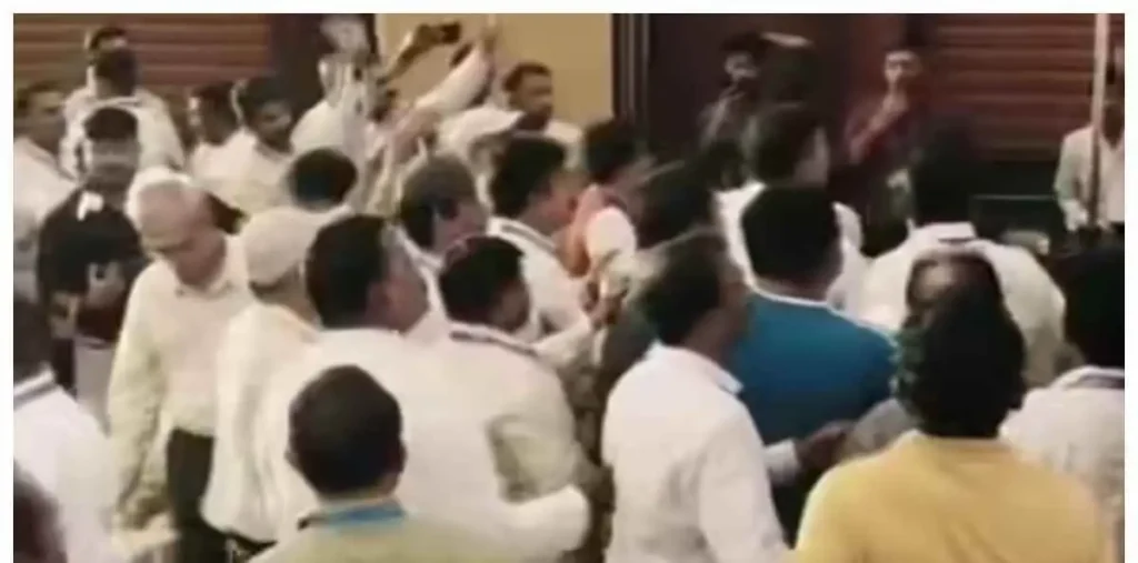 हंगामे के बीच रेलवे अर्बन बैंक का बड़ा फैसला, कर्मचारियों को मिलेगा 10 लाख तक लोन, मृत्यु लाभ 30 हजार – राष्ट्रवाणी हंगामे के बीच रेलवे अर्बन बैंक का बड़ा फैसला, कर्मचारियों को मिलेगा 10 लाख तक लोन, मृत्यु लाभ 30 हजार – राष्ट्रवाणी
