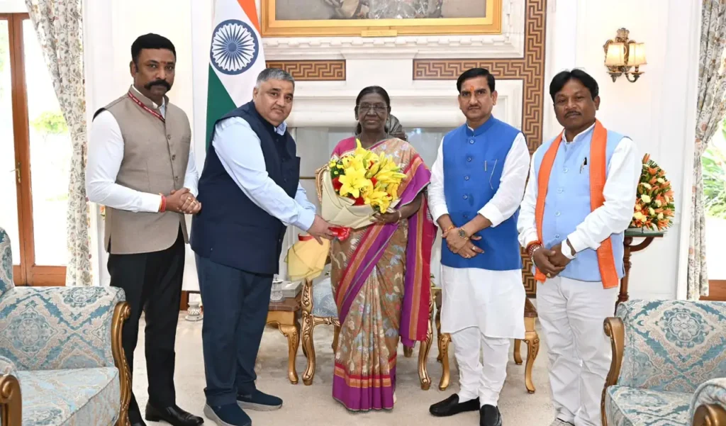 मुख्यमंत्री विष्णु देव साय के निमंत्रण पर राष्ट्रपति ने स्वीकार किया बस्तर दशहरा के मुरिया दरबार में शामिल होने का आमंत्रण – राष्ट्रवाणी