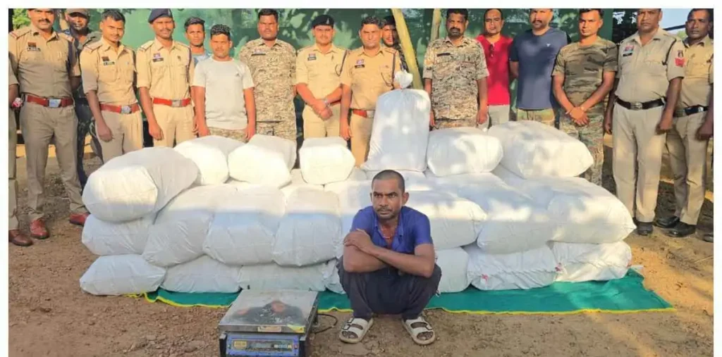 खाली बोतलों के नीचे सवा तीन करोड़ का गांजा, 9 महीनों में 2300 किलो गांजा जब्त, ओडिशा UP नेटवर्क जशपुर में पकड़ाया – राष्ट्रवाणी खाली बोतलों के नीचे सवा तीन करोड़ का गांजा, 9 महीनों में 2300 किलो गांजा जब्त, ओडिशा UP नेटवर्क जशपुर में पकड़ाया – राष्ट्रवाणी