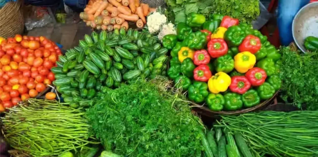 छत्तीसगढ़ में बारिश ने बिगाड़ा खाने का स्वाद, सब्जियों की कीमत आसमान पर, और बढ़ेगी महंगाई की आंच – राष्ट्रवाणी