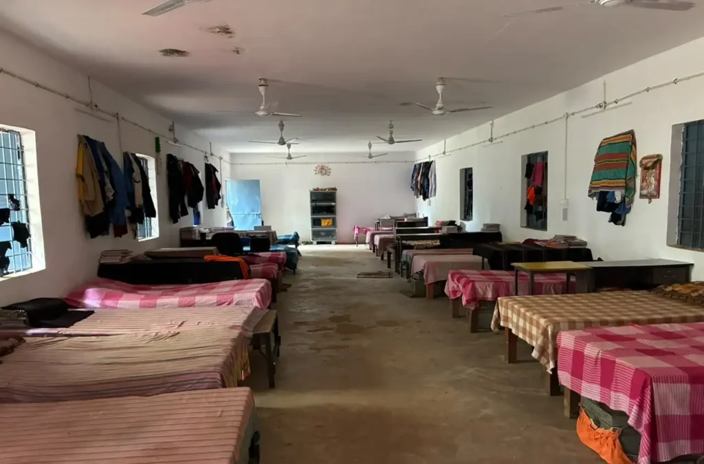 अबूझमाड़ में बदलाव की नई इबारत: जहां 15 साल रहा सुरक्षा कैंप, अब वहीं संवर रहा आदिवासी बच्चों का भविष्य – राष्ट्रवाणी अबूझमाड़ में बदलाव की नई इबारत: जहां 15 साल रहा सुरक्षा कैंप, अब वहीं संवर रहा आदिवासी बच्चों का भविष्य – राष्ट्रवाणी