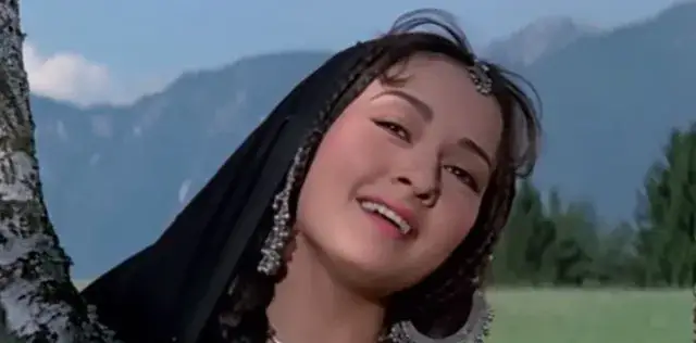 कश्मीर की ‘खुशरंग हिना’ के लिए Lata Mangeshkar ने गाया था ये खूबसूरत गाना, रवींद्र जैन ने लिखे थे बोल – राष्ट्रवाणी कश्मीर की ‘खुशरंग हिना’ के लिए Lata Mangeshkar ने गाया था ये खूबसूरत गाना, रवींद्र जैन ने लिखे थे बोल – राष्ट्रवाणी