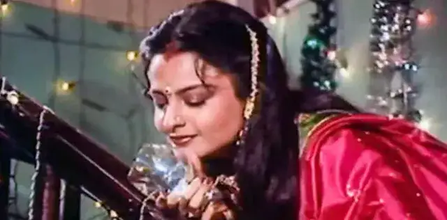 सास को ताना मारकर बहुएं गाती हैं Rekha का ये गीत, गांव-देहात में है खूब हिट; Anuradha Paudwal ने दी आवाज – राष्ट्रवाणी सास को ताना मारकर बहुएं गाती हैं Rekha का ये गीत, गांव-देहात में है खूब हिट; Anuradha Paudwal ने दी आवाज – राष्ट्रवाणी