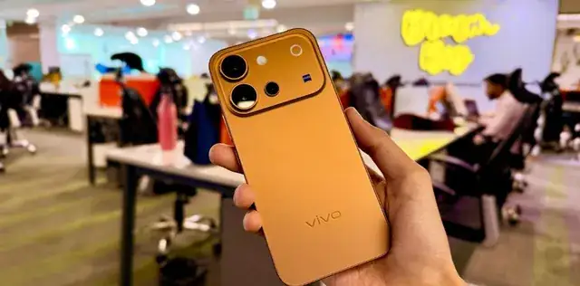 Vivo V80 रिव्यू: शानदार कैमरा और 7,200 mAh बैटरी, लेकिन क्या ₹62,999 खर्च करना सही? – राष्ट्रवाणी Vivo V80 रिव्यू: शानदार कैमरा और 7,200 mAh बैटरी, लेकिन क्या ₹62,999 खर्च करना सही? – राष्ट्रवाणी