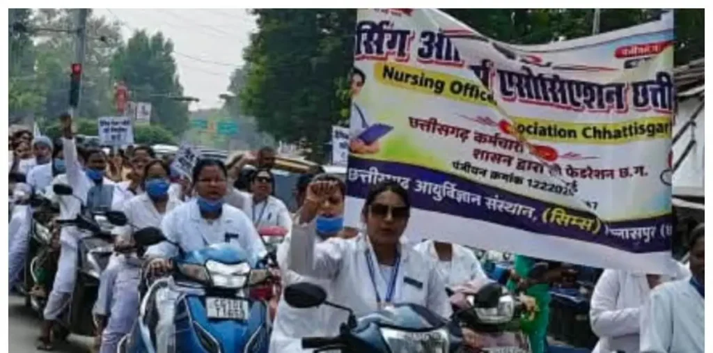 बिलासपुर: सिम्स अस्पताल की नर्सों ने दिखाया शक्ति प्रदर्शन, ठेका प्रथा बंद करने की हुंकार, वजह जानकर हो जाएंगे हैरान – राष्ट्रवाणी बिलासपुर: सिम्स अस्पताल की नर्सों ने दिखाया शक्ति प्रदर्शन, ठेका प्रथा बंद करने की हुंकार, वजह जानकर हो जाएंगे हैरान – राष्ट्रवाणी