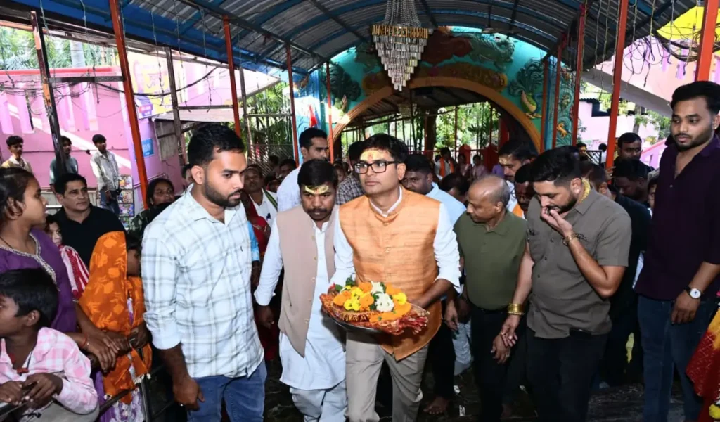 वित्त मंत्री ओ.पी. चौधरी ने माँ चंद्रहासिनी देवी के दर्शन कर प्रदेशवासियों की सुख-समृद्धि और खुशहाली की कामना की….. – राष्ट्रवाणी