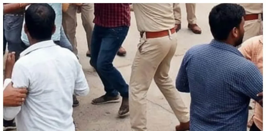 रतनपुर में अवैध निर्माण पर कार्रवाई के बाद बवाल, महिला उपाध्यक्ष को गालियां देकर दी जान से मारने की धमकी – राष्ट्रवाणी रतनपुर में अवैध निर्माण पर कार्रवाई के बाद बवाल, महिला उपाध्यक्ष को गालियां देकर दी जान से मारने की धमकी – राष्ट्रवाणी