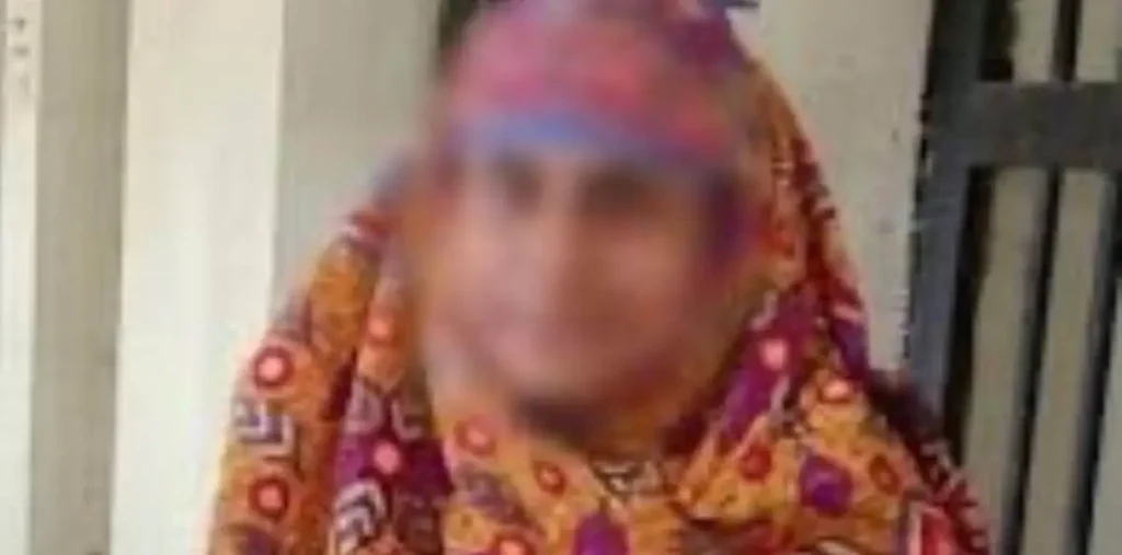 दुर्ग: पुलिस की बड़ी कार्रवाई, बांग्लादेशी महिला रीना अख्तर को किया डिपोर्ट, आईबी और BSF के सहयोग से भेजा बांग्लादेश – राष्ट्रवाणी दुर्ग: पुलिस की बड़ी कार्रवाई, बांग्लादेशी महिला रीना अख्तर को किया डिपोर्ट, आईबी और BSF के सहयोग से भेजा बांग्लादेश – राष्ट्रवाणी