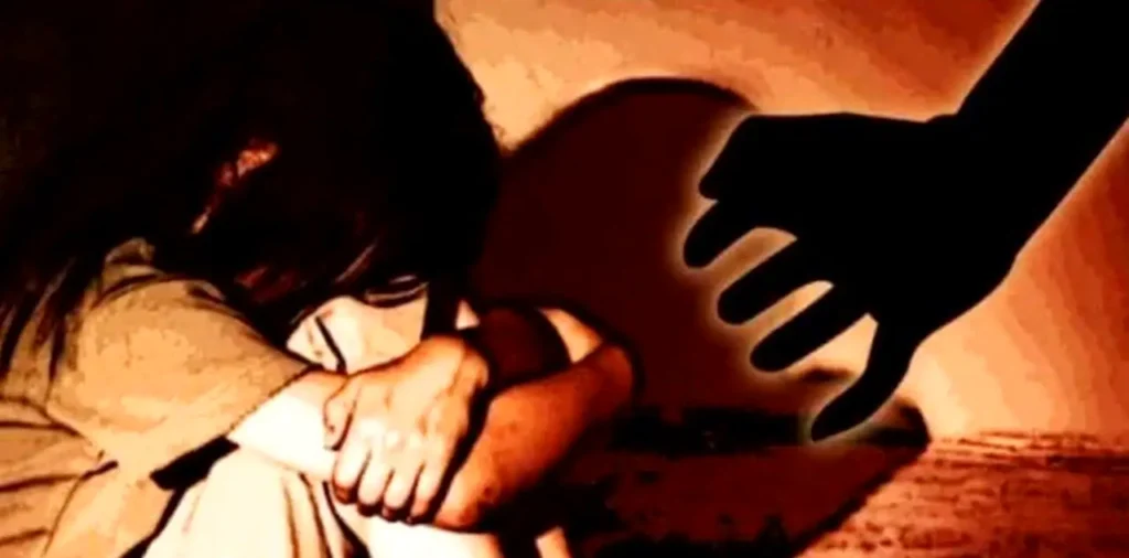 हैवानियत की हदें पार, छत्तीसगढ़ में 55 वर्षीय बुजुर्ग ने 8 साल की मासूम से किया रेप, ऐसे धराया – राष्ट्रवाणी हैवानियत की हदें पार, छत्तीसगढ़ में 55 वर्षीय बुजुर्ग ने 8 साल की मासूम से किया रेप, ऐसे धराया – राष्ट्रवाणी