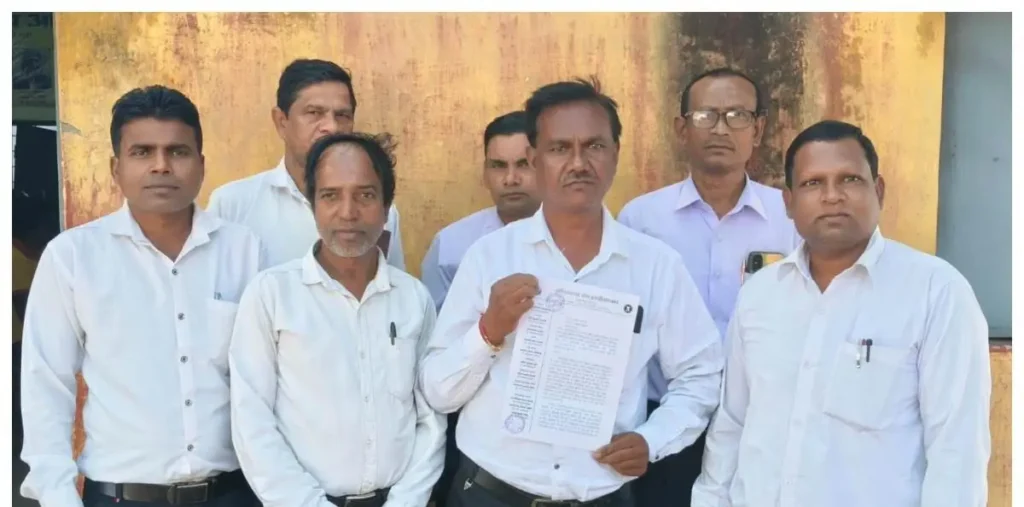 कोरबा: में वकीलों का हल्लाबोल.. तहसीलदार को कार्यमुक्त न करने पर 27 अक्टूबर से न्यायिक कार्यों का बहिष्कार, 2 नवंबर से तालाबंदी – राष्ट्रवाणी