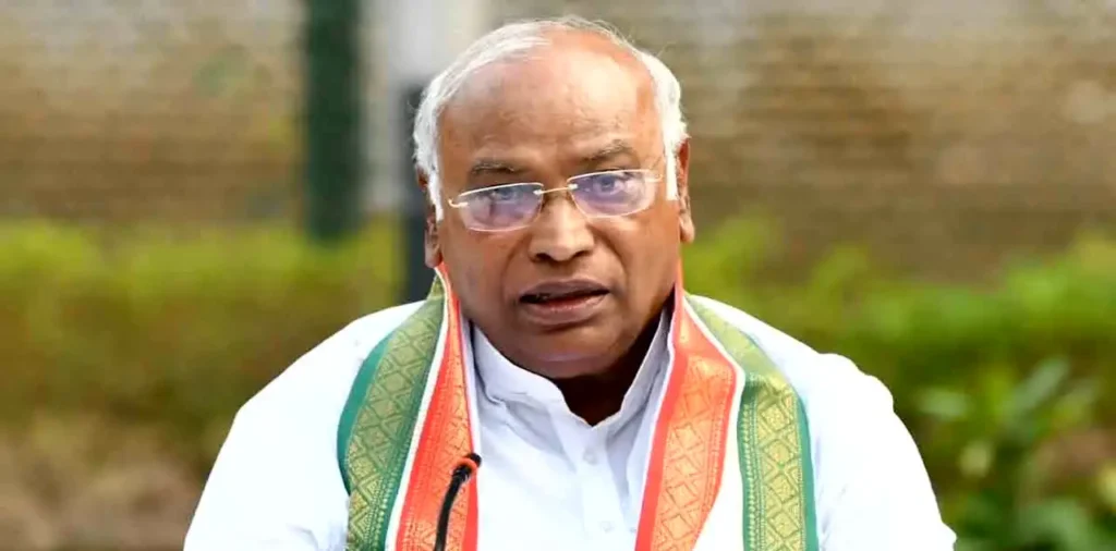 भाजपा-कांग्रेस की लड़ाई, ‘मोदी के बाप’ पर आई!… पटना में खरगे के बयान से देश भर में मचा घमासान, क्या कांग्रेस अध्यक्ष मांगेंगे माफ़ी? – राष्ट्रवाणी भाजपा-कांग्रेस की लड़ाई, ‘मोदी के बाप’ पर आई!… पटना में खरगे के बयान से देश भर में मचा घमासान, क्या कांग्रेस अध्यक्ष मांगेंगे माफ़ी? – राष्ट्रवाणी