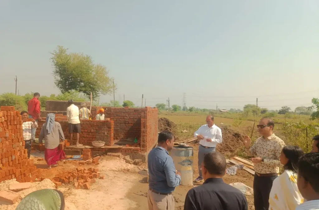 बेमेतरा: आयुक्त तारन प्रकाश सिन्हा ने बेमेतरा जिले में वीबी-जी राम जी योजना के कार्यों का किया सघन निरीक्षण – राष्ट्रवाणी बेमेतरा: आयुक्त तारन प्रकाश सिन्हा ने बेमेतरा जिले में वीबी-जी राम जी योजना के कार्यों का किया सघन निरीक्षण – राष्ट्रवाणी