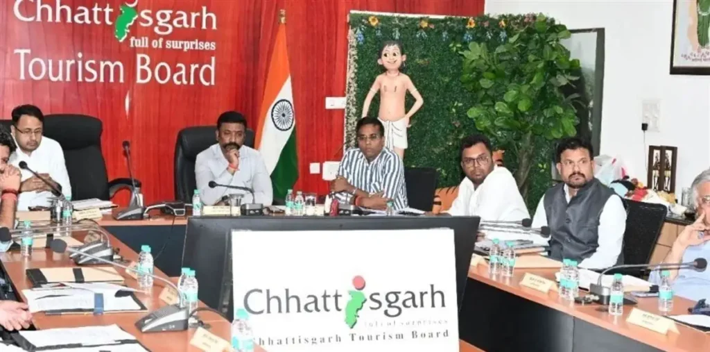 छत्तीसगढ़ में अब एक ही जगह दिखेंगे राजसी अस्त्र-शस्त्र और बेशकीमती धरोहर, सरकार बनाएगी ‘रियासत वीथिका’ – राष्ट्रवाणी