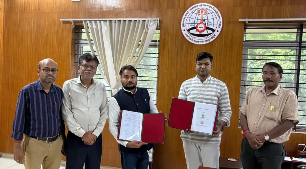ग्रामीण पत्रकारिता को मिलेगी नई पहचान, छत्तीसगढ़ और महाराष्ट्र के दो विश्वविद्यालयों के बीच हुआ एमओयू – राष्ट्रवाणी ग्रामीण पत्रकारिता को मिलेगी नई पहचान, छत्तीसगढ़ और महाराष्ट्र के दो विश्वविद्यालयों के बीच हुआ एमओयू – राष्ट्रवाणी