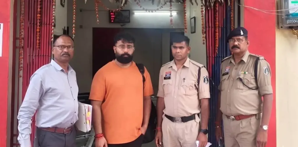 धमतरी: समेत पांच जिलों के निवेशकों से करोड़ों की ठगी, आरोपित इंदौर से गिरफ्तार – राष्ट्रवाणी धमतरी: समेत पांच जिलों के निवेशकों से करोड़ों की ठगी, आरोपित इंदौर से गिरफ्तार – राष्ट्रवाणी